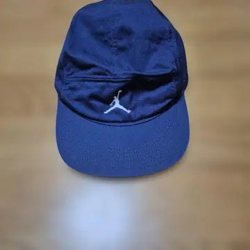 NIKE JORDAN 캡 네이비색은 네이비입니다.