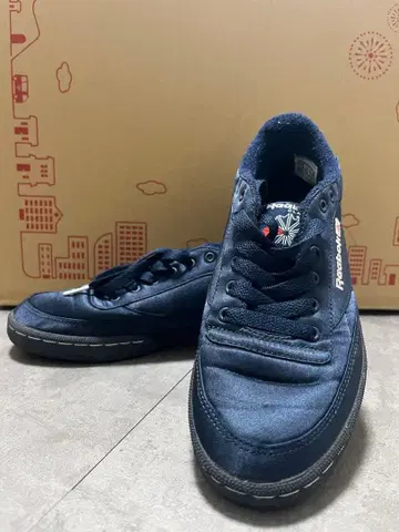 Reebok x X-girl 콜라보 스니커즈 23.5cm