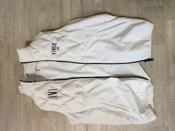 V12 LUX 화이트 베스트