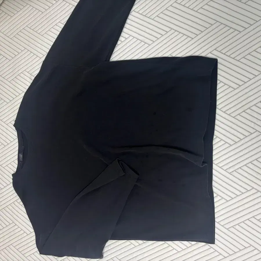 블랙 긴팔 티셔츠