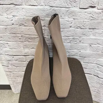 새상품 [ ZARA ] 삭스 부츠 베이지 36 ( A-16 )