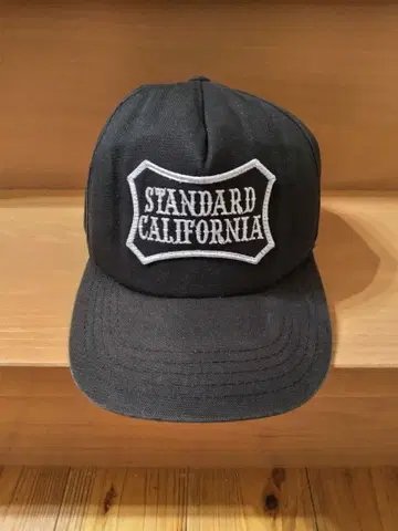STANDARD CALIFORNIA 블랙 캡