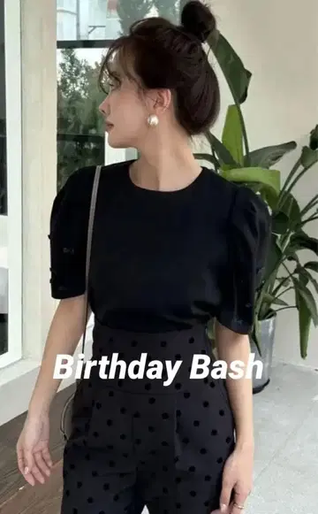 Birthday Bash PUFF RIBBON SLEEVE 리본 상의