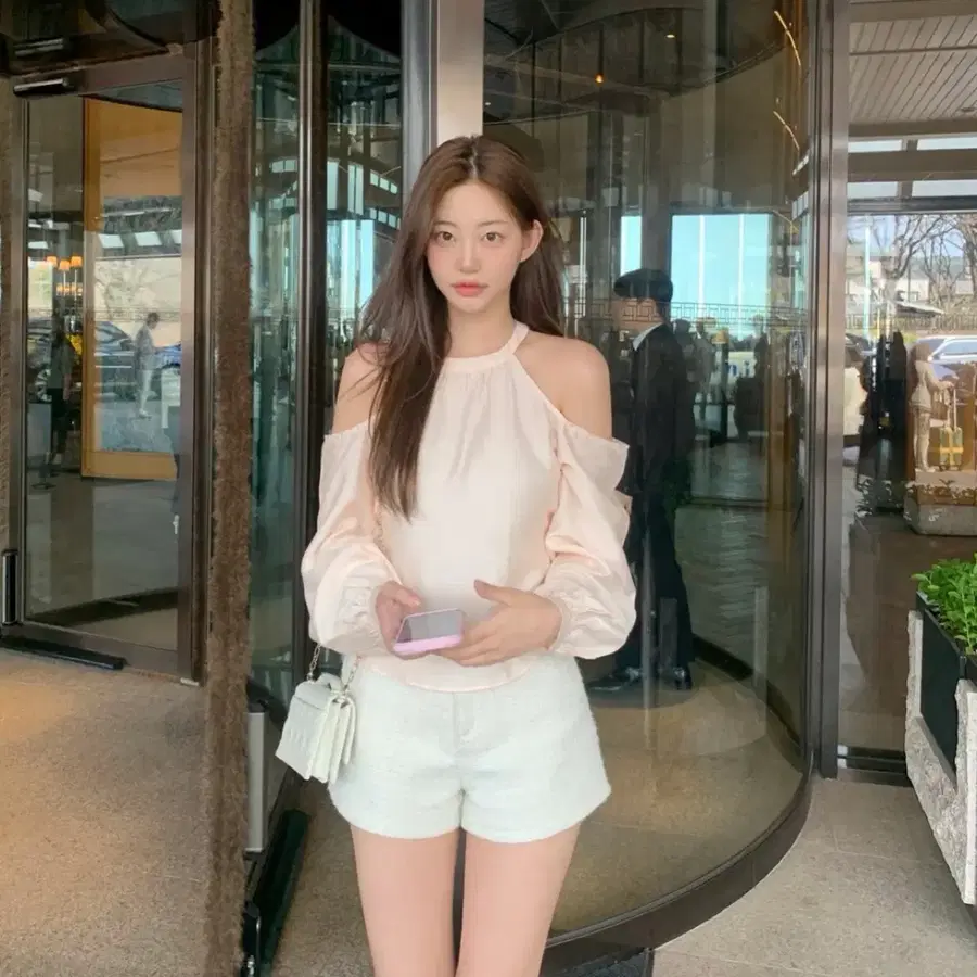 제니오 스완 홀터 블라우스 피치핑크