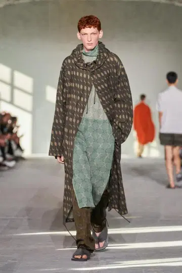 DRISEVANNOTEN 드리스반노튼 24SS 그래픽 패턴 코트