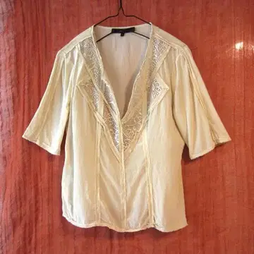 새상품급 BCBG MAXAZRIA 실크 100% 반소매 상의 베이지