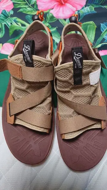 Danner 샌들 베이지 계열, 새상품.