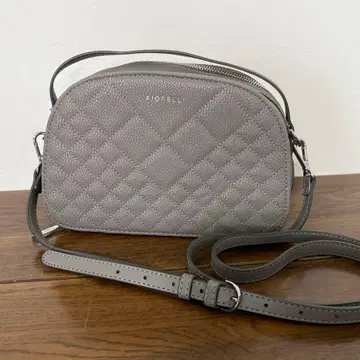 새상품급 FIORELLI 퀼팅 숄더백 그레이