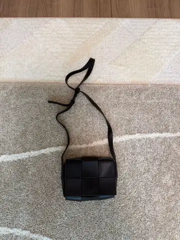 뜨개질풍 미니 숄더백 블랙
