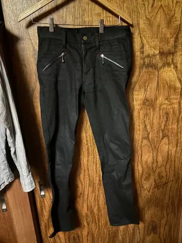 NEON LEATHER GARMENT 블랙 스키니 팬츠