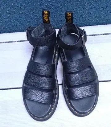 Dr. Martens 가죽 샌들