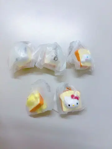 쇼쿠팡즈 식빵에 끼어버렸다 산리오 가챠 컴플리트