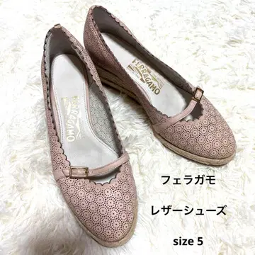 Ferragamo 핑크 스캘럽 펌프스 웨지 펀칭 22.5