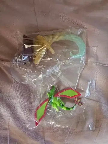 포켓몬 플라이곤 피규어