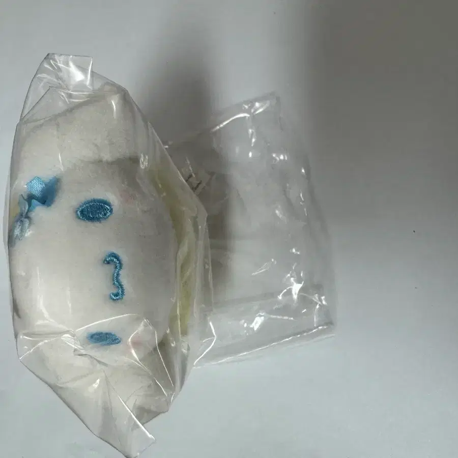 산리오 꽃을 사랑하는 꿀벌 시나모롤 시크릿 마스코트