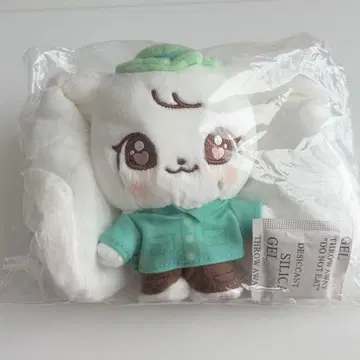 IVE EVERLAND 봉제 인형 키링 CHERRY 원영