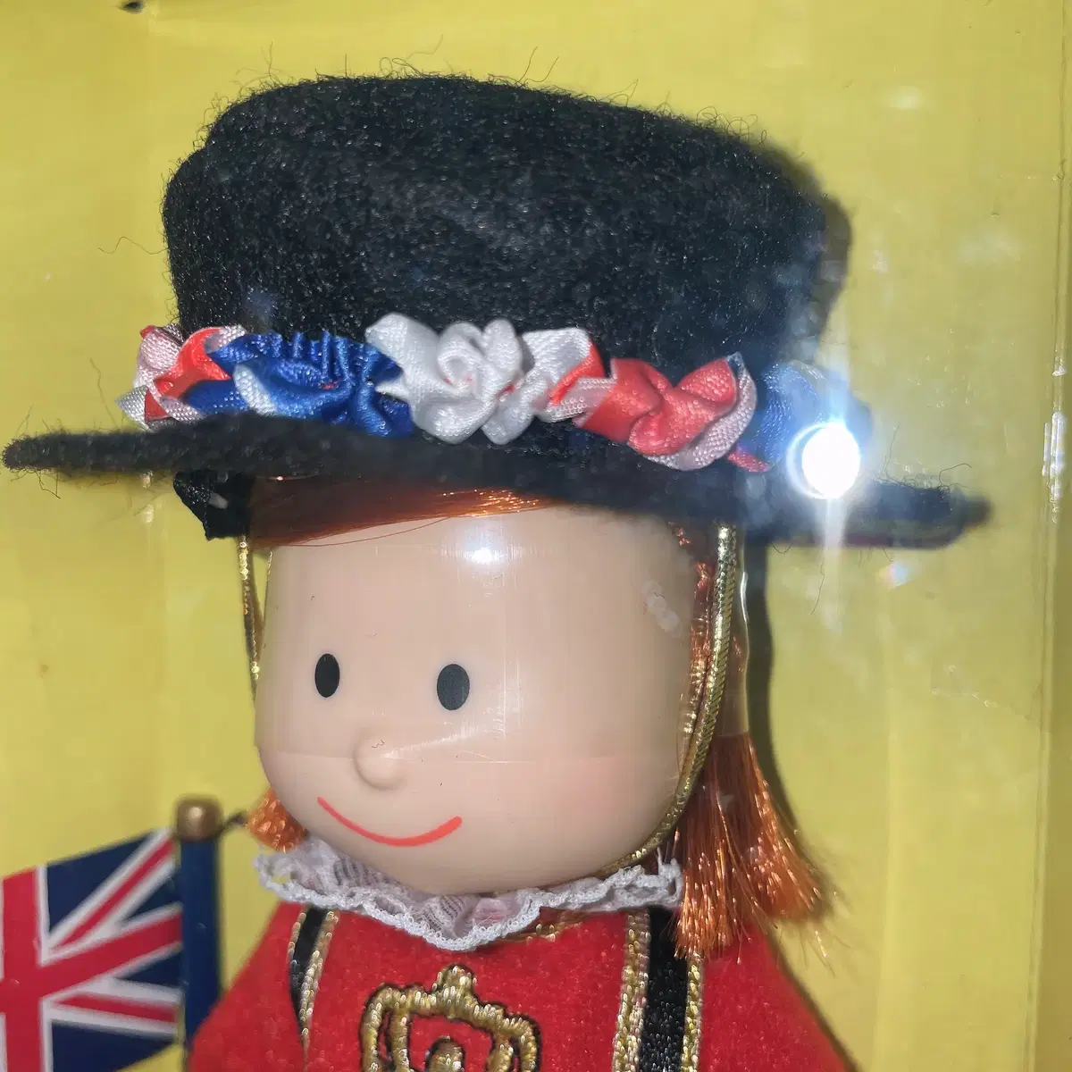 2000년 Eden Toys의 Madeline International Traveler England 8인치 포저블 인형