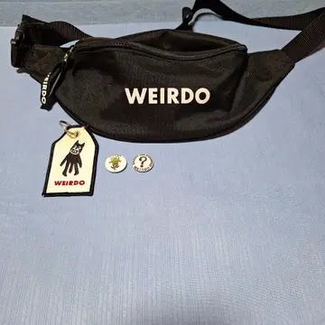 WEIRDO 바디백 캔뱃지 키링 포함