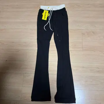 GUAPI 플레어 스웨트 팬츠 블랙