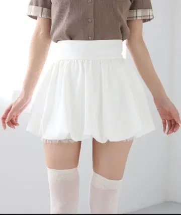 [ 새상품급 ] NICE CLAUP 레이스 벌룬 미니 치마바지