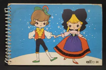 우에다 노트 링 노트 남아와 여아가 댄스