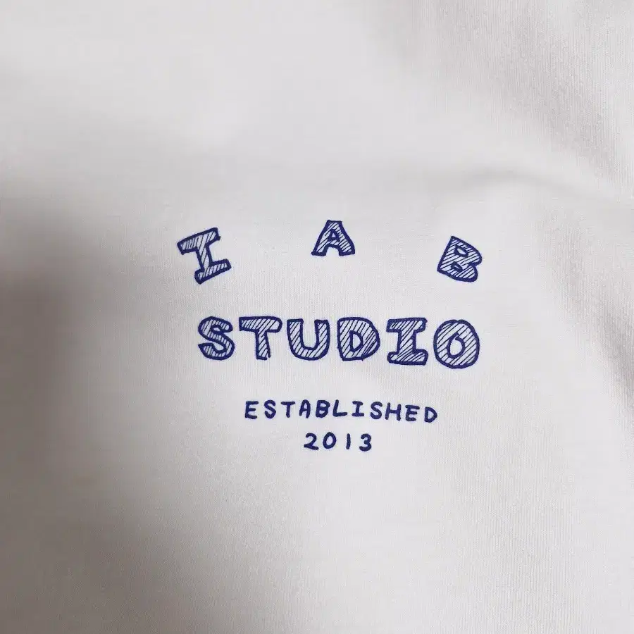 IAB STUDIO EST 2013 티셔츠 화이트
