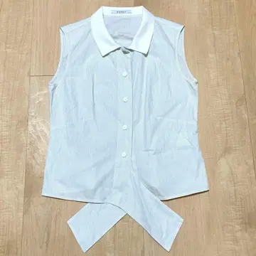 FOXEY 폭시 스트라이프 패턴 슬리브리스 블라우스 베스트 40