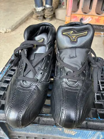 MIZUNO 야구 스파이크 블랙 금장 장식
