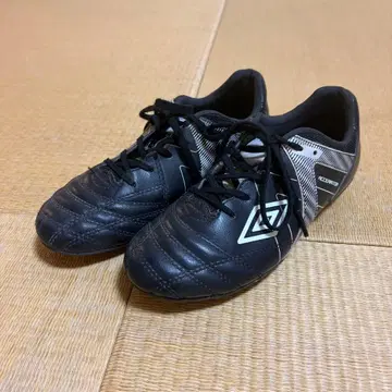 UMBRO 축구화 스파이크 ACCERATOR 블랙 화이트