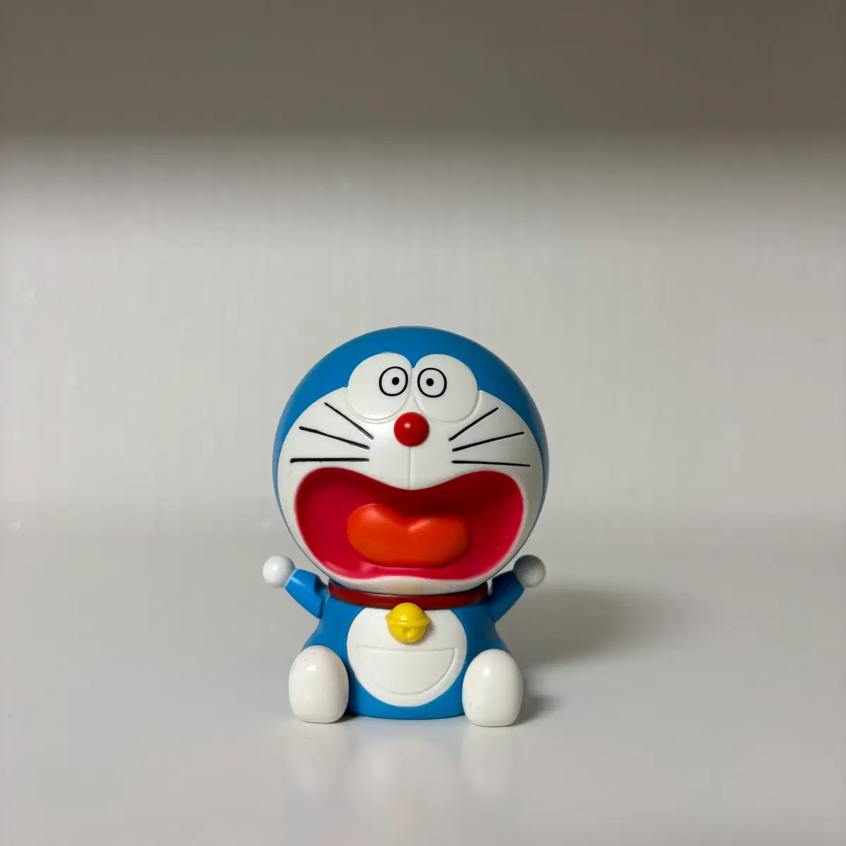 놀란 도라에몽 피규어