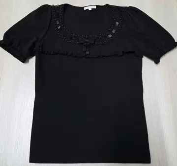 TO BE CHIC 블랙 반팔 티셔츠
