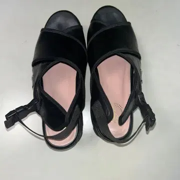 YOSUKE 통굽 샌들 블랙