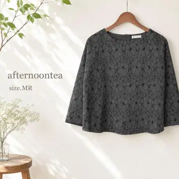 새상품급 afternoontea 플라워 자수 블라우스