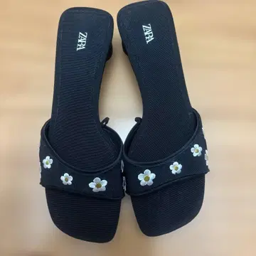 ZARA 꽃무늬 자수 샌들 블랙