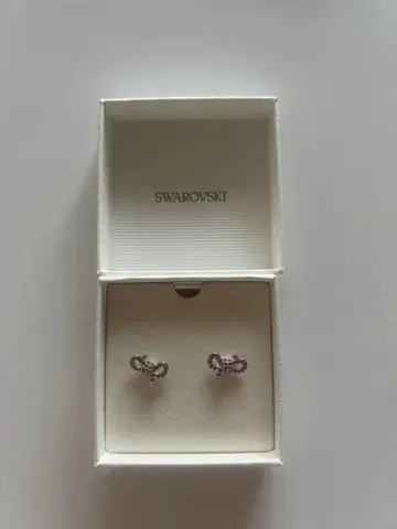 스와로브스키 Lifelong Bow 리본 귀걸이 핑크