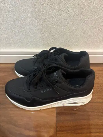 SKECHERS STREET BLACK 24cm