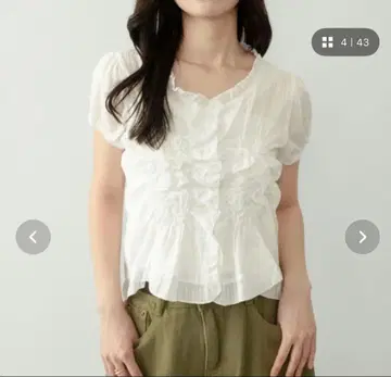 화이트 프릴 반팔 블라우스