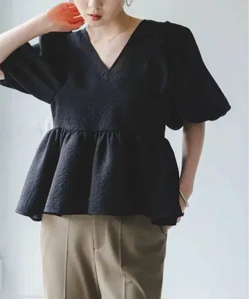 NOBLE 시어 노이즈 자카드 블라우스