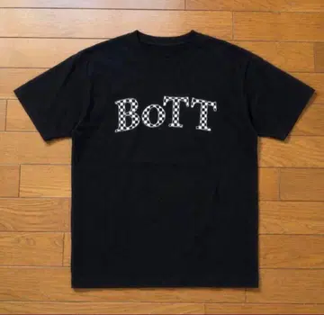 BoTT 체크 무늬 깃발 로고 티셔츠 블랙
