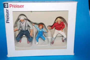 Preiser 45113 앉아있는 할아버지와 손자 3체 세트 독일제