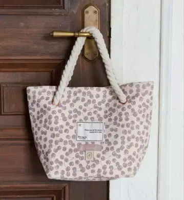 Herlipto Cherry Tote Bag / pale mauve