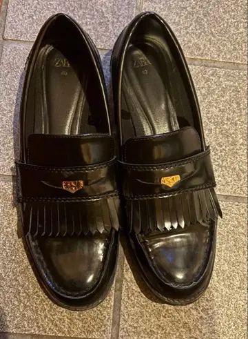 ZARA 플랫 로퍼 메탈 디테일