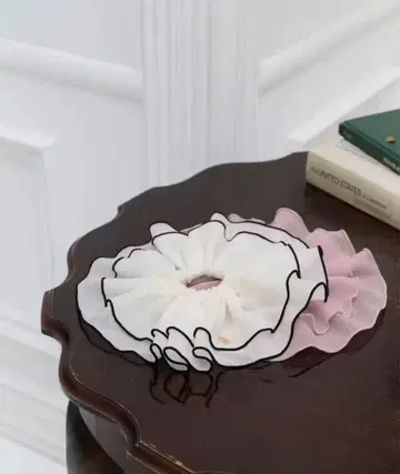 herlipto Big Floral Chiffon Chouchou 화이트