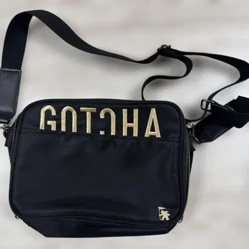 GOTCHA 숄더백 블랙