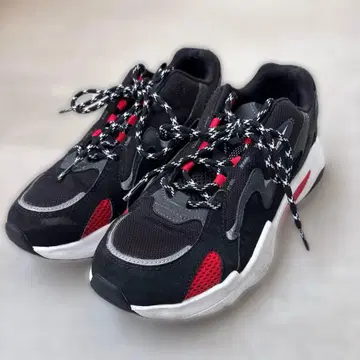 Reebok 스니커즈