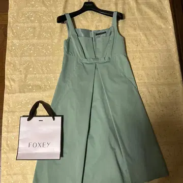 FOXEY NEW YORK 슬리브리스 원피스 리본