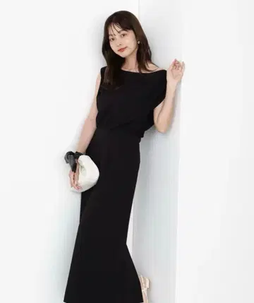 프로포션 바디 드레싱 아지메 컷 원피스 블랙
