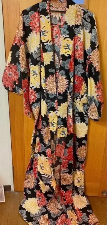 유카타 블랙 베이스 국화 패턴