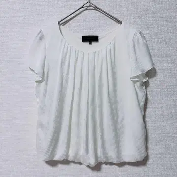 언타이틀 반팔 플리츠 블라우스 화이트 플레어 슬리브