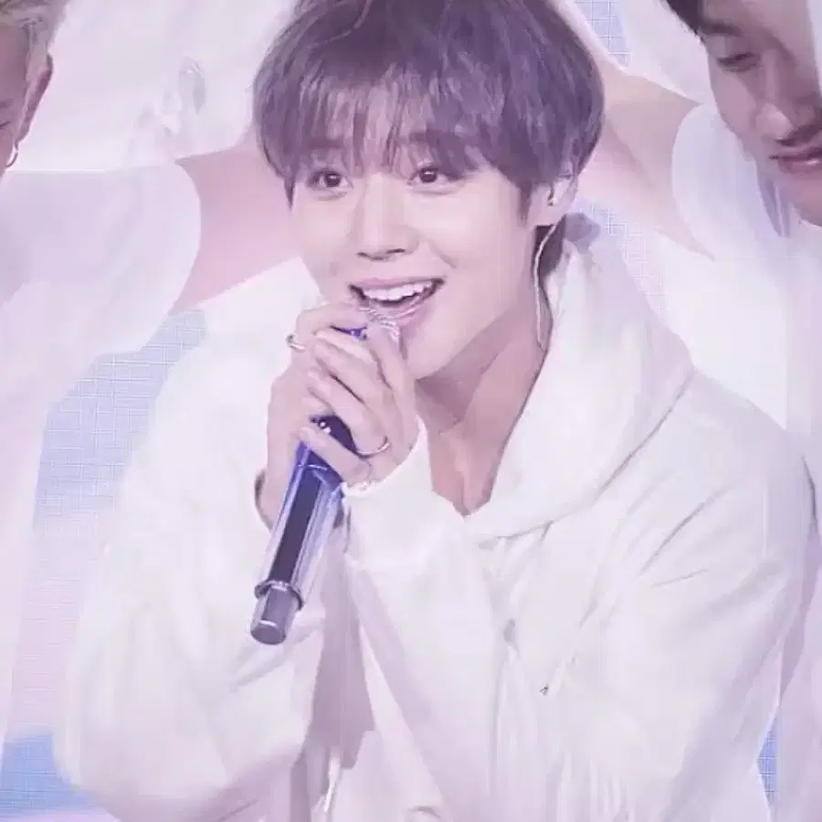 박지훈 opening 후드티 구합니당
